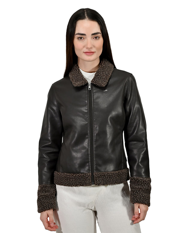 Chamarra para dama marcar LEE en Faux Leather con Borrega.